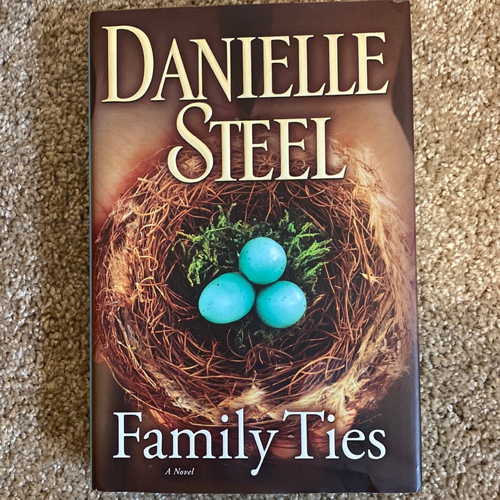 Danielle Steel - Family Ties - Hard Cover Book